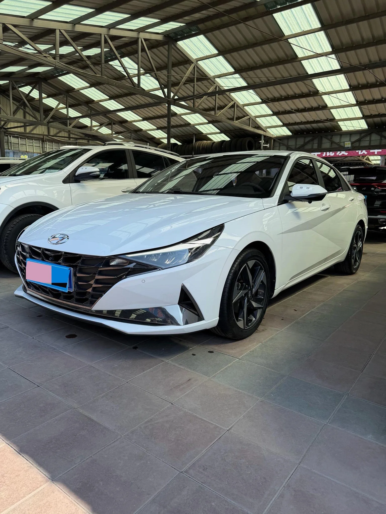 Hyundai Elantra 2022 1.5L CVT LUX Premium Edition