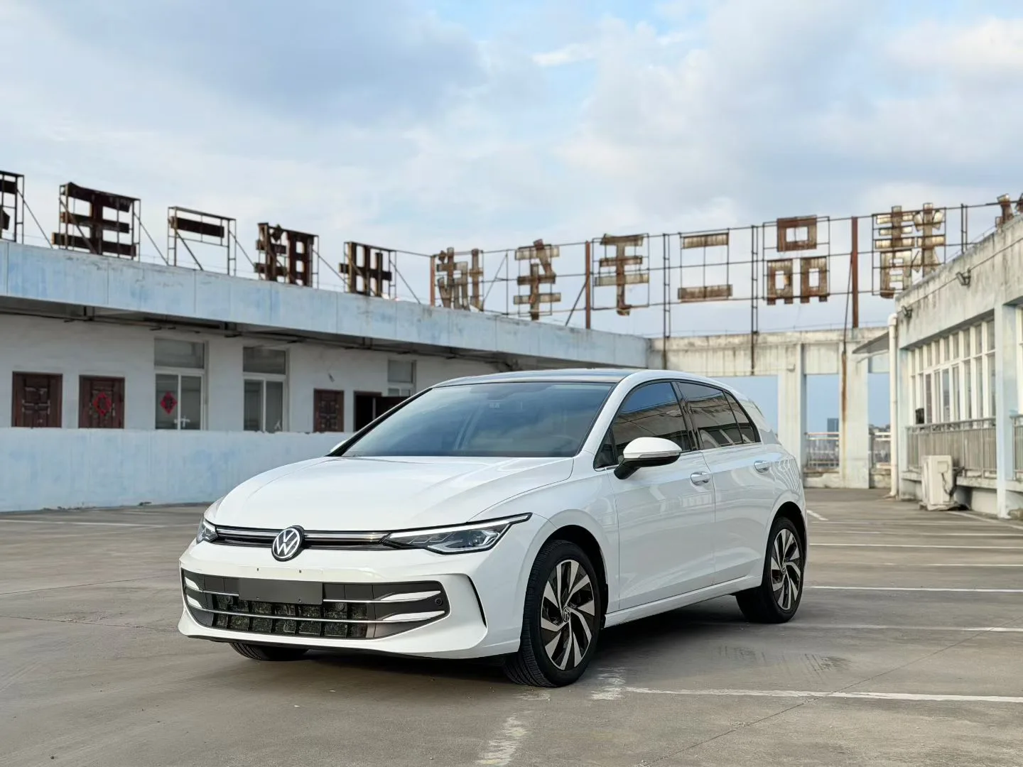 Volkswagen 2025 Golf 8 PRO 1.5TSI 300TSI Automatic