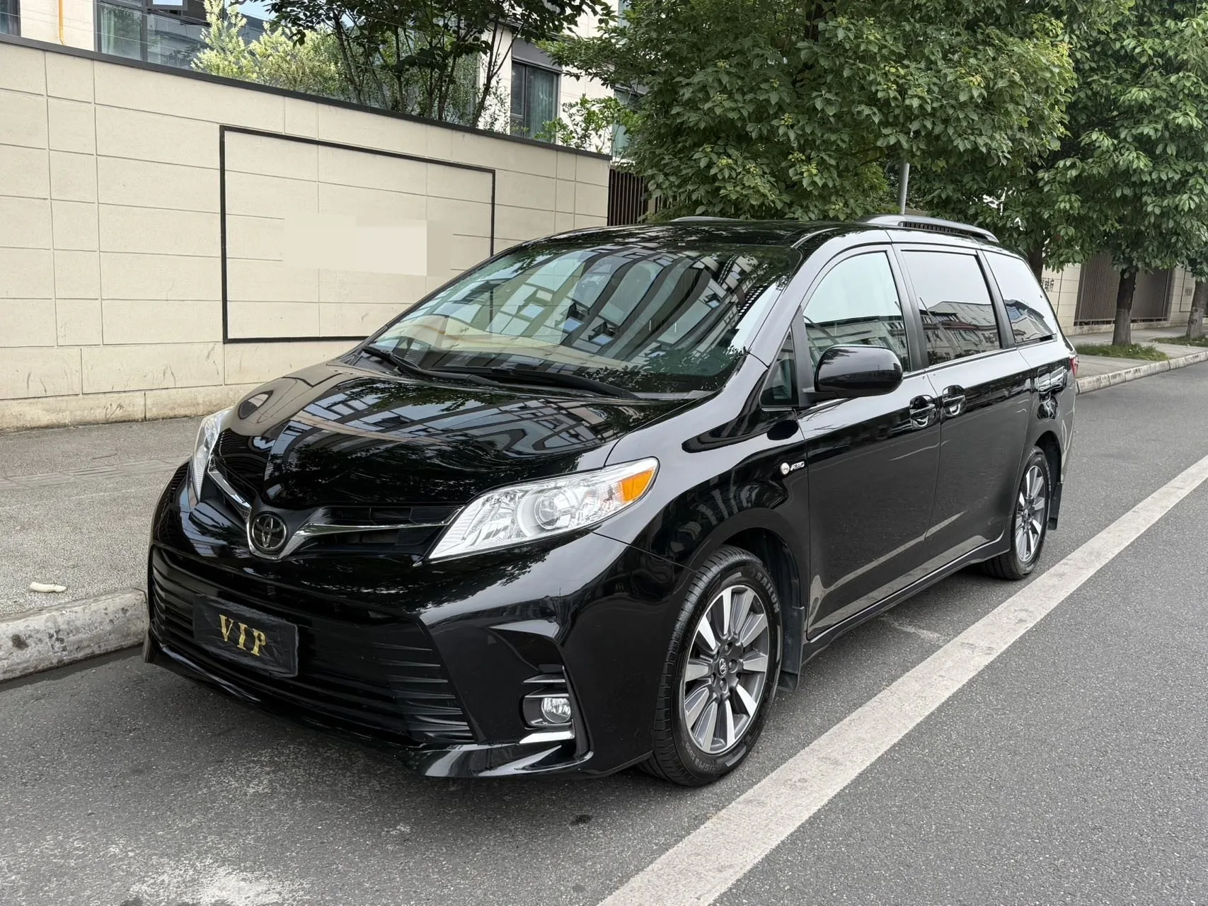 Toyota Sienna (Imported) 2019 Model Year Sienna 3.5 LE AWD 7-Seater U.S. Specification Automatic Transmission