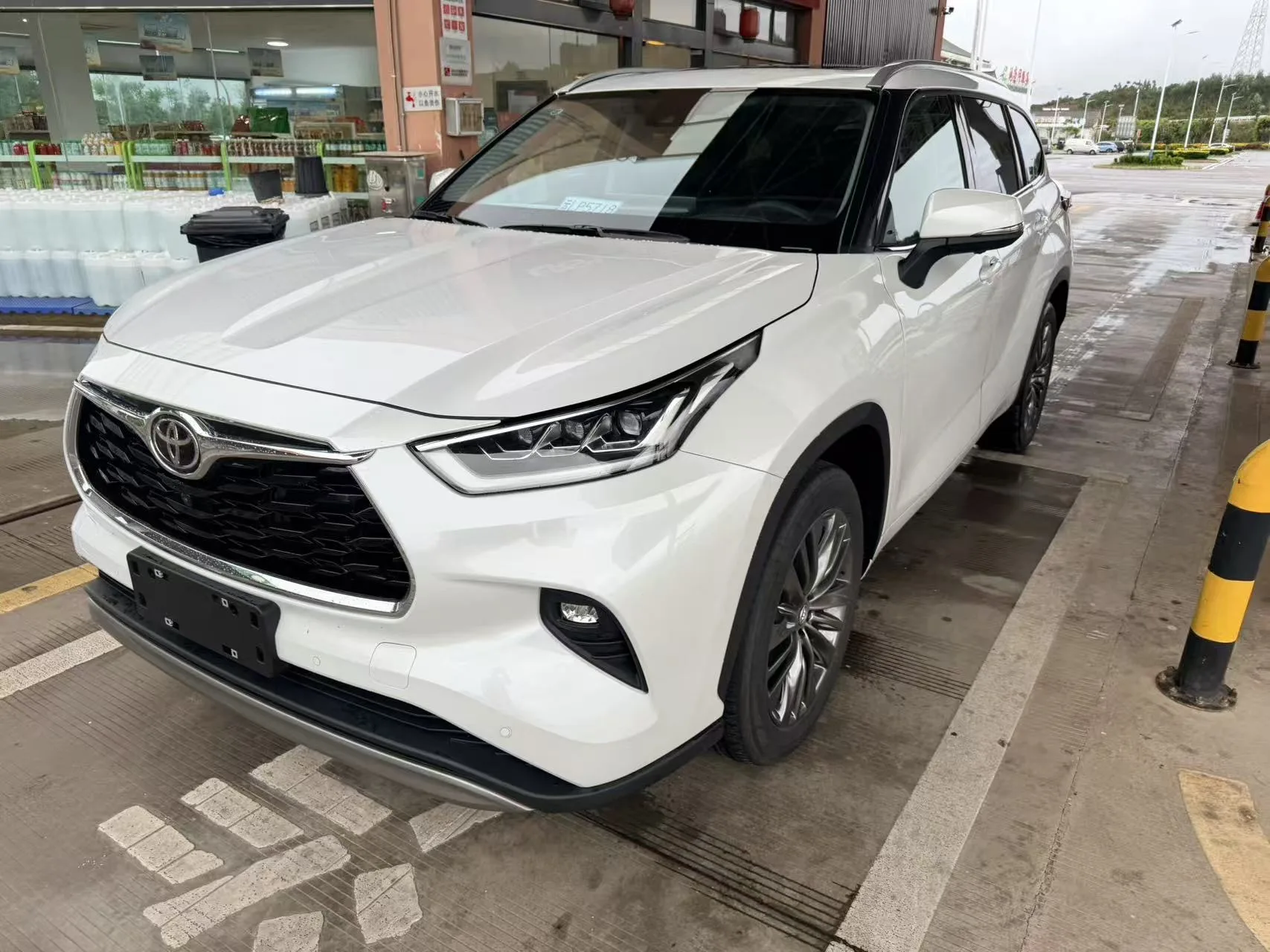 Toyota 2026 Highlander Hybrid 2.5L CVT Intelligent Electric Hybrid AWD Premium Edition 7-seater Automatic Transmission