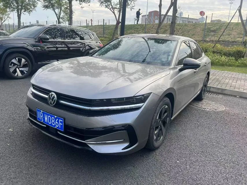 Volkswagen 2024 Magotan 1.5TSI 300TSI Premium Edition with Eye-Catching Package, Automatic Transmission