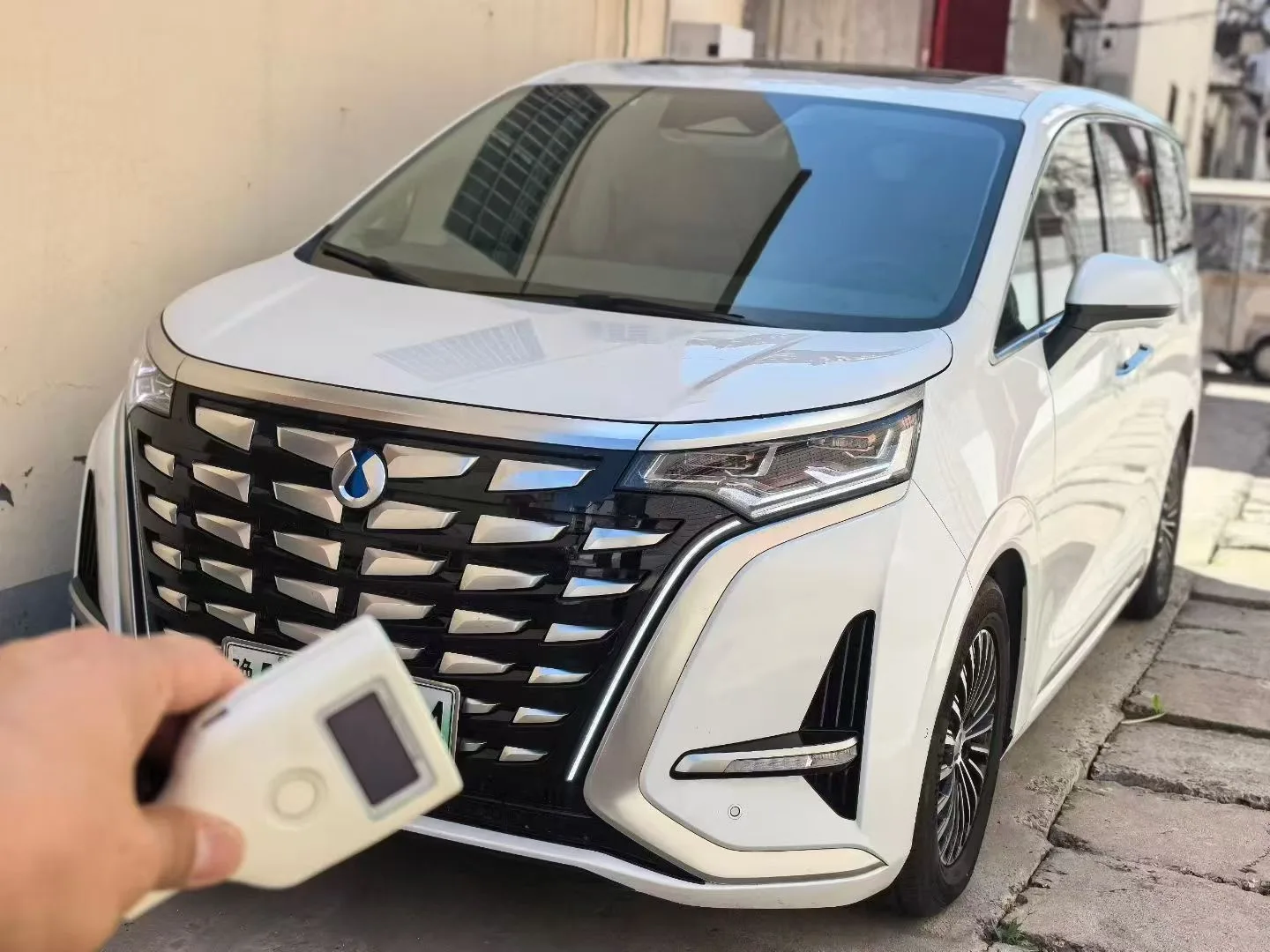 Denza D9 2022 DM-i 970 AWD Flagship Edition