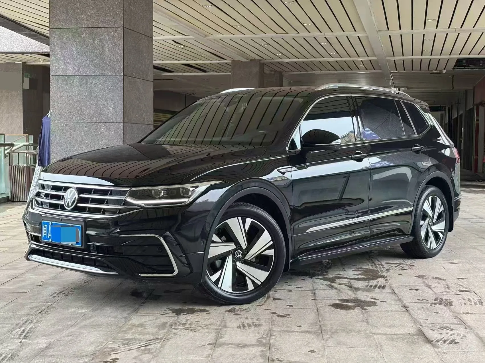 Tiguan L 2023 330TSI Automatic 2WD R-Line Premium Edition