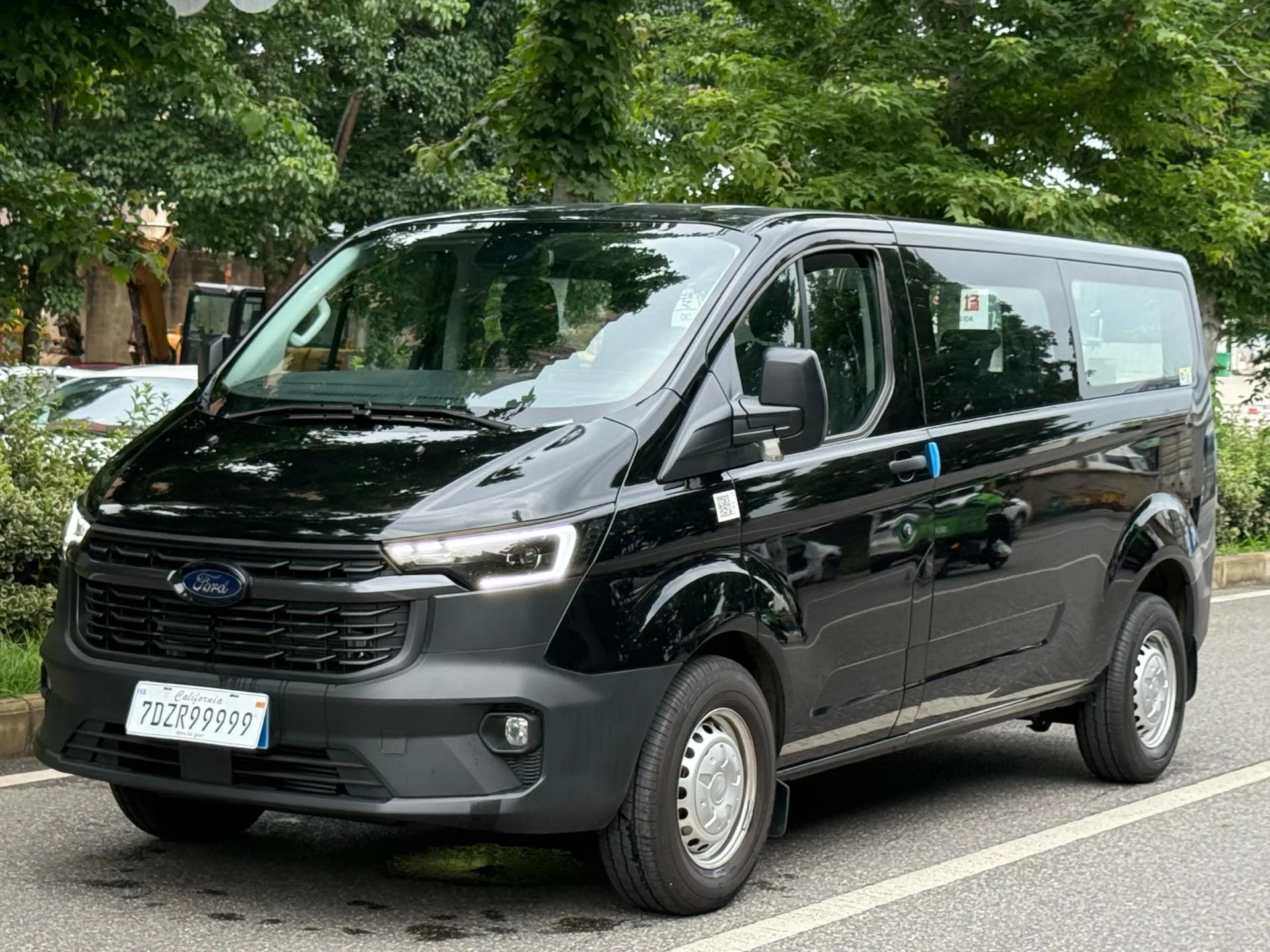 Ford 2023 Transit 2.0T Diesel Multi-Purpose Commercial Vehicle, Medium Wheelbase, Low Roof, 5/6 Seats, Automatic Transmission