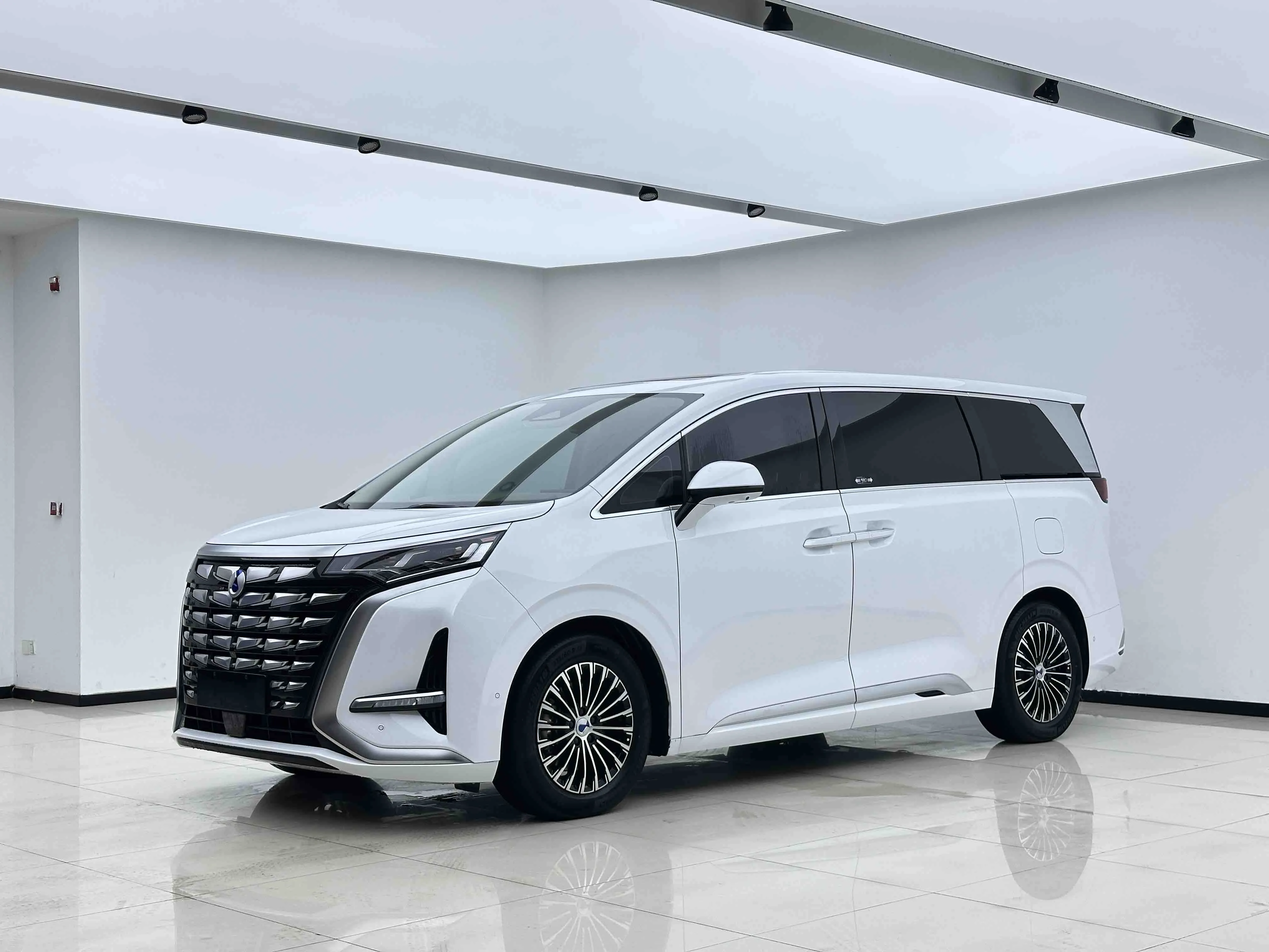 Denza D9 2022 DM-i 970 AWD Flagship Edition