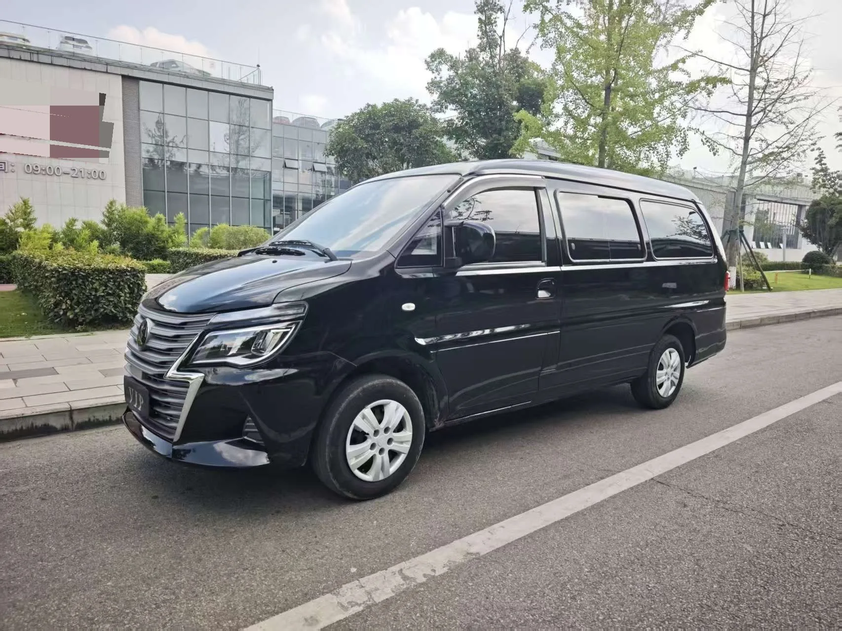 Fengxing Lingzhi M5L 2023 Model Year Lingzhi M5L 1.6 Base Model 7-Seater Manual Transmission