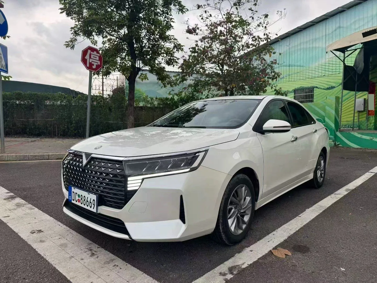 Venucia D60 2021 PLUS 1.6L XL CVT Elite Edition
