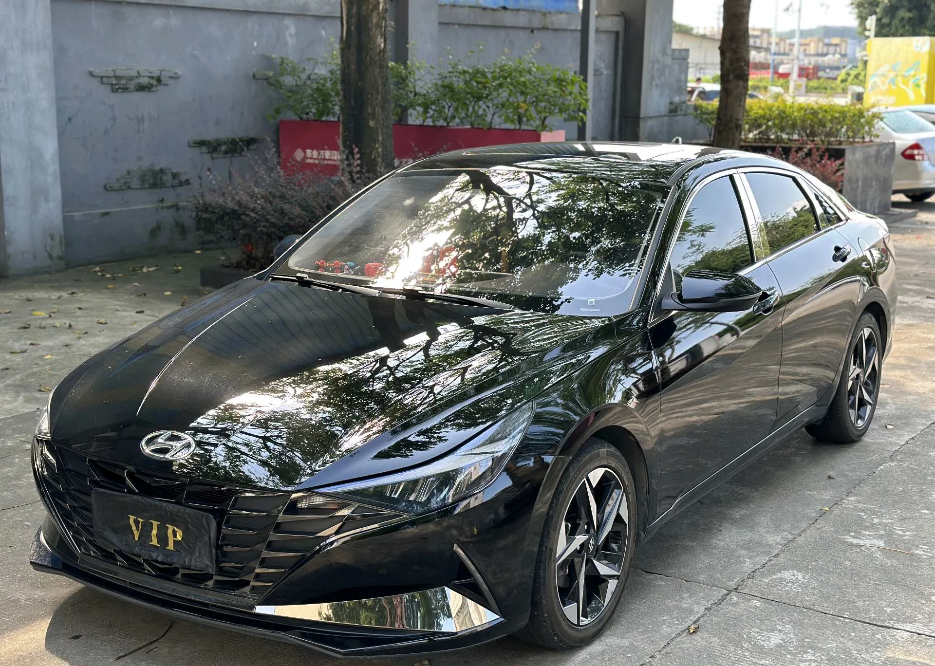 Hyundai Elantra 2021 1.5L CVT LUX Premium Edition