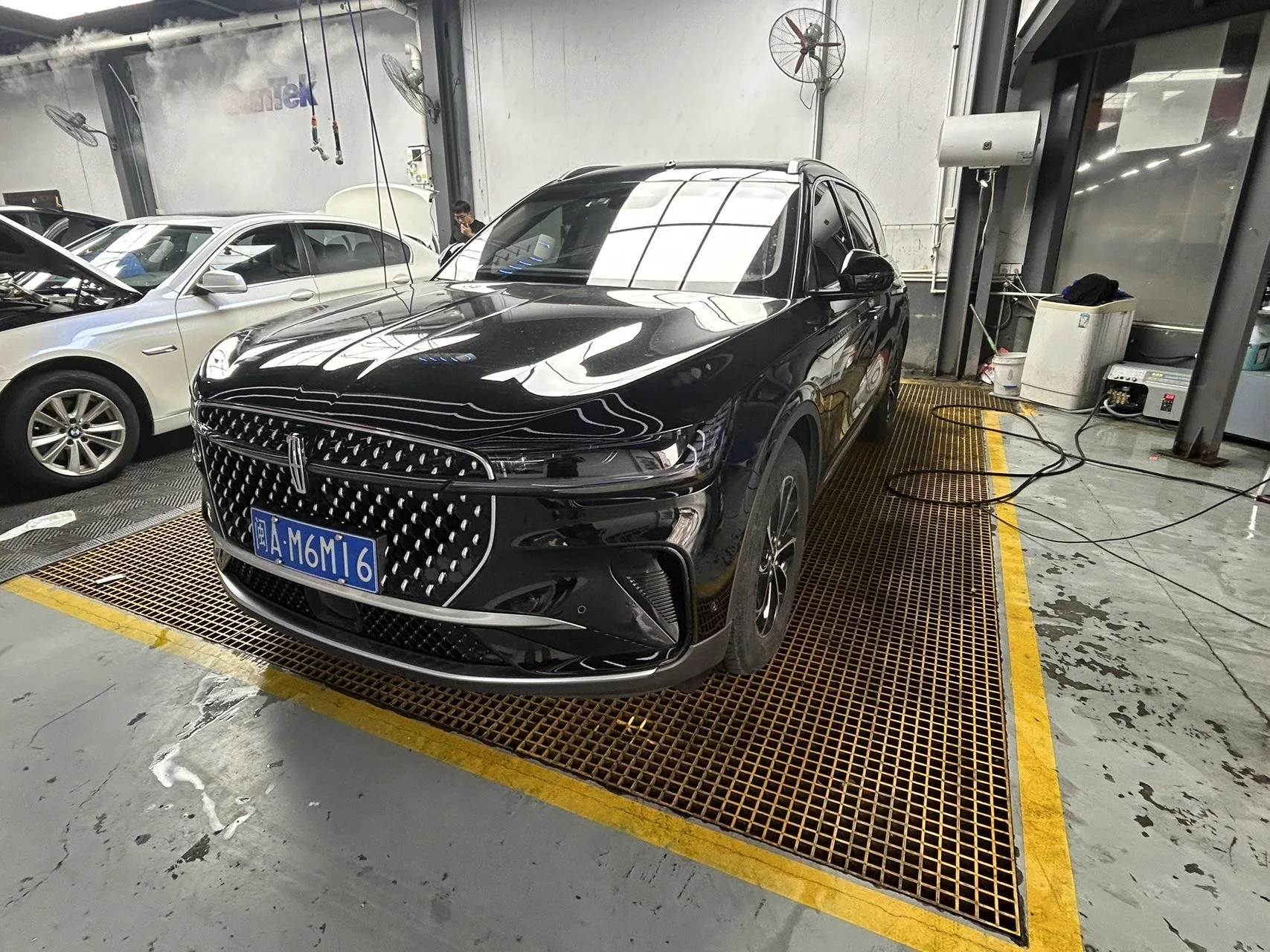Navigator 2023 2.0T AWD Premium Edition