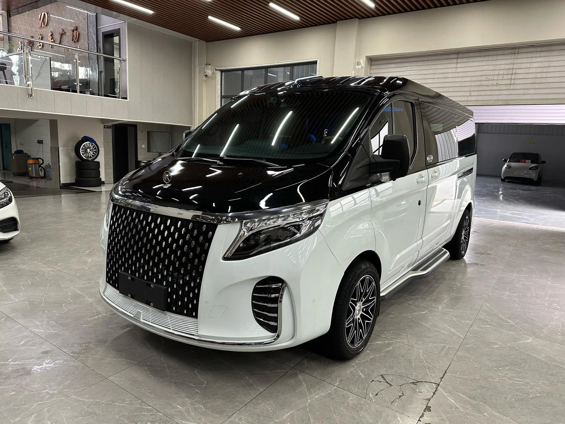 Ford Tourneo 2023 2.0T Premium Edition Automatic
