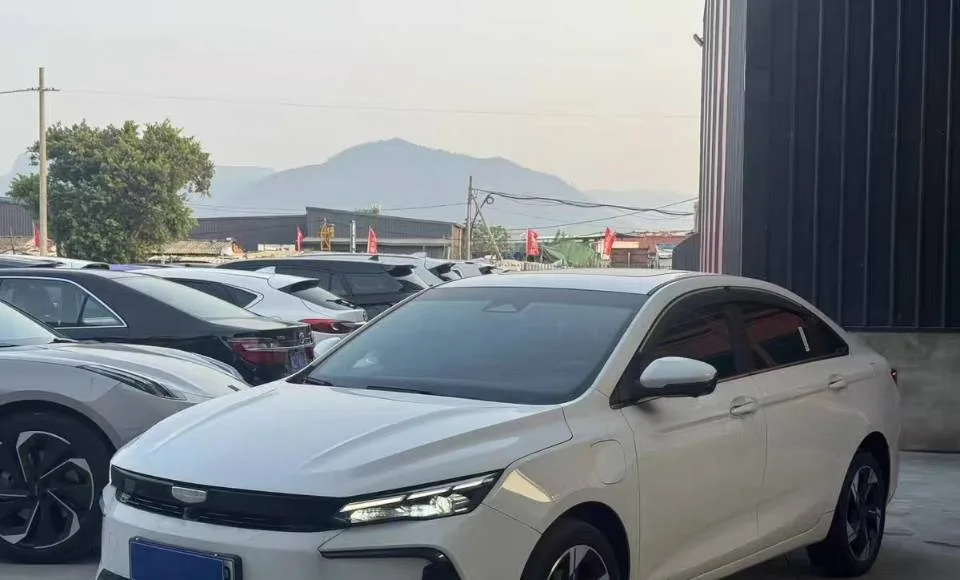 Emgrand L HiP 2024 Champion Edition 1.5TD-DHT Pro 100KM Transcendence Model