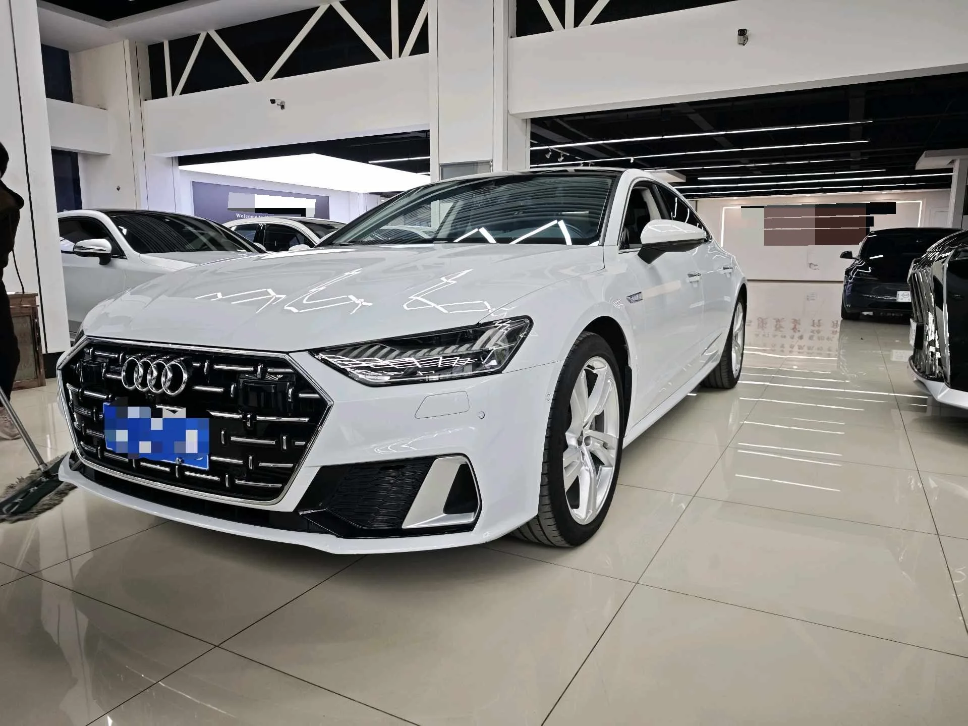 Audi 2024 A7L 2.0TFSI 45TFSI Quattro S-line (High-end model) with Crystal Package, Automatic Transmission