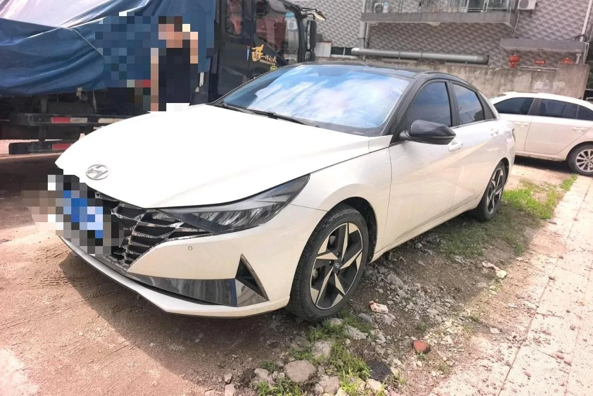 Hyundai Elantra 2022 1.5L CVT LUX Premium Edition