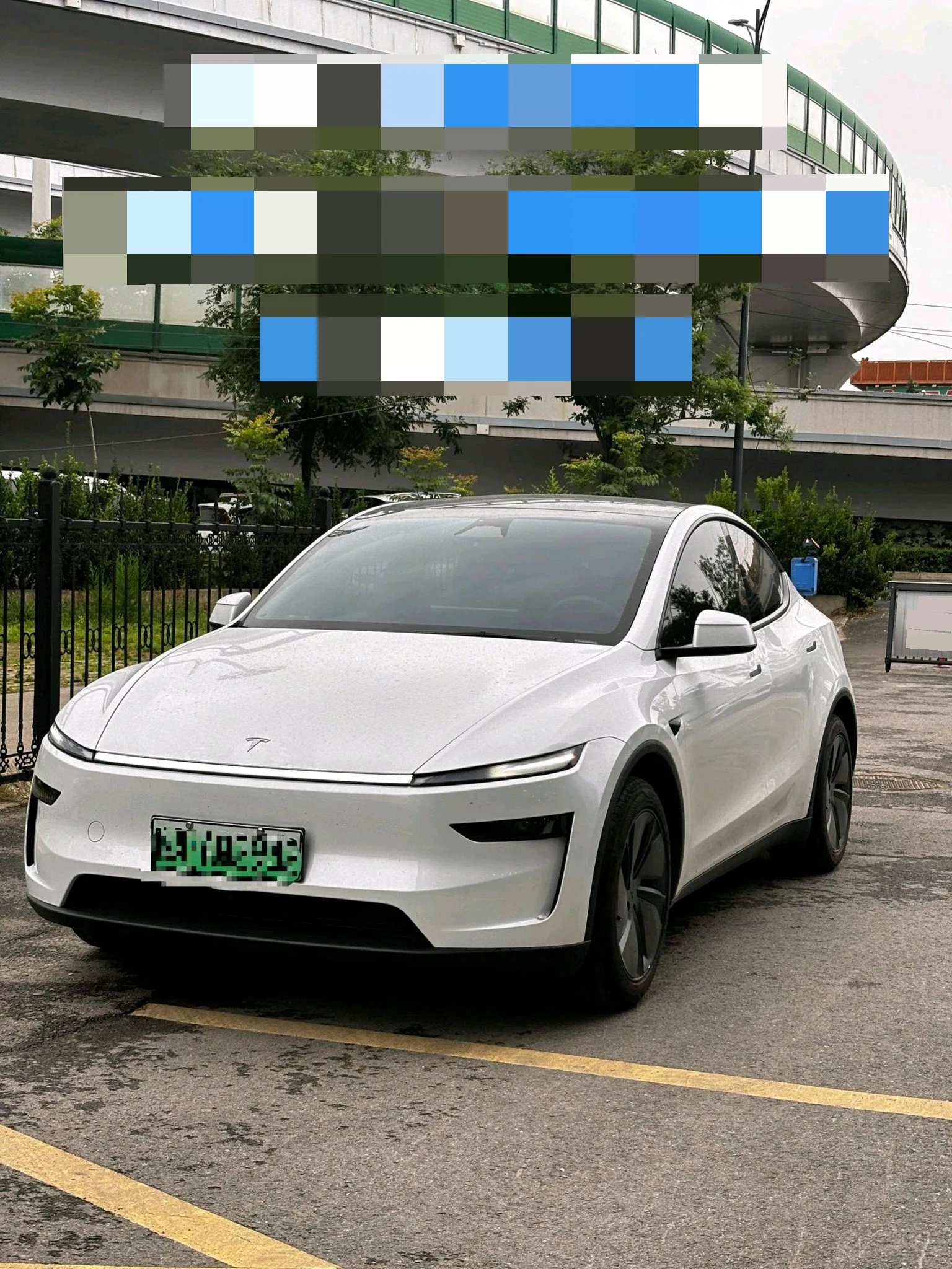 Tesla 2026 Model Y Rear-Wheel Drive Automatic