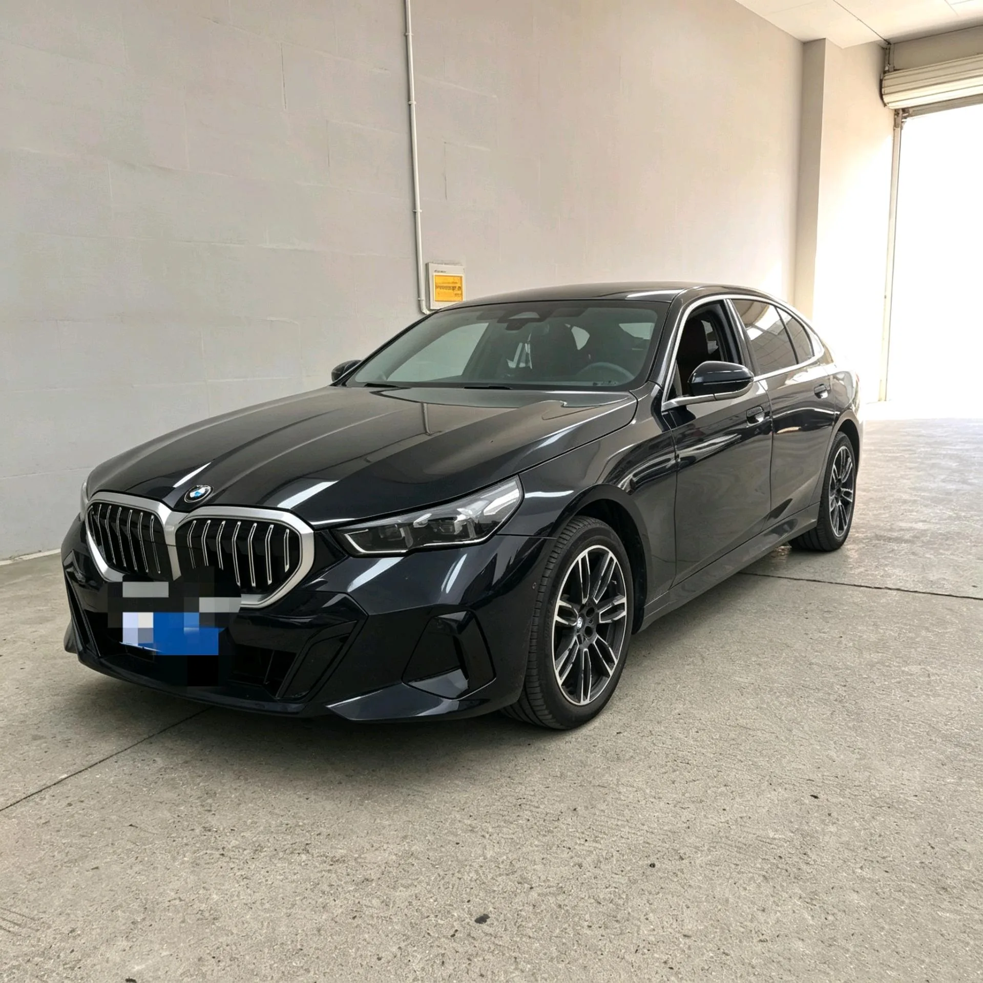 2025 BMW 5 Series 525Li 48V 2.0T M Sport Package Automatic