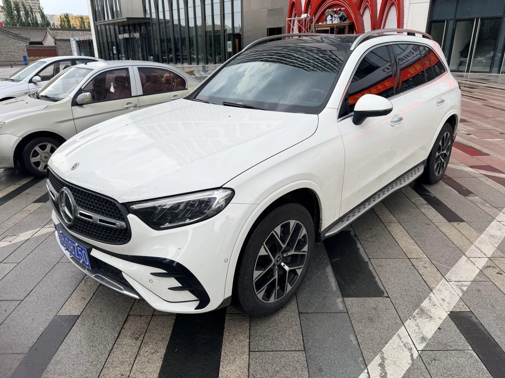 Mercedes-Benz 2023 GLC 260 L 4MATIC 48V 2.0T Luxury 5-seater Automatic