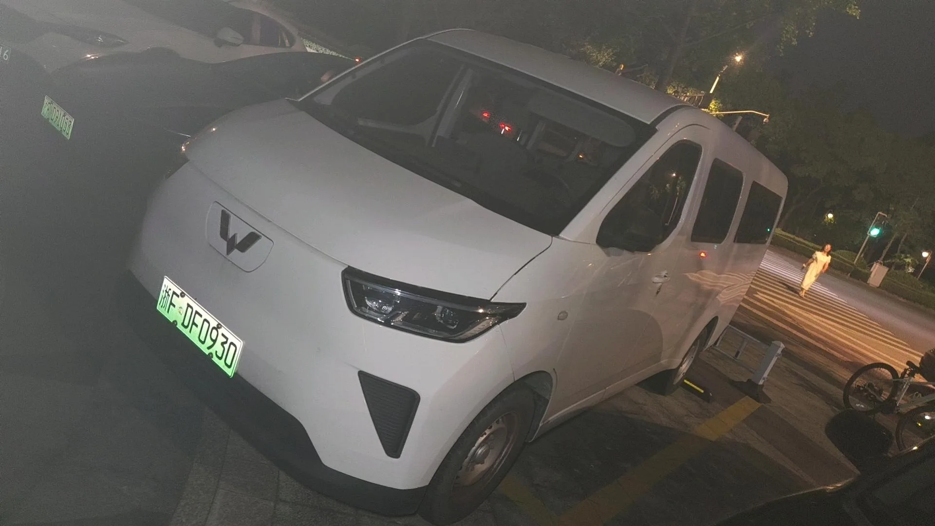 Wuling 2024 Yangguang 300km Comfort Edition Passenger Van, 75kW, Automatic Transmission