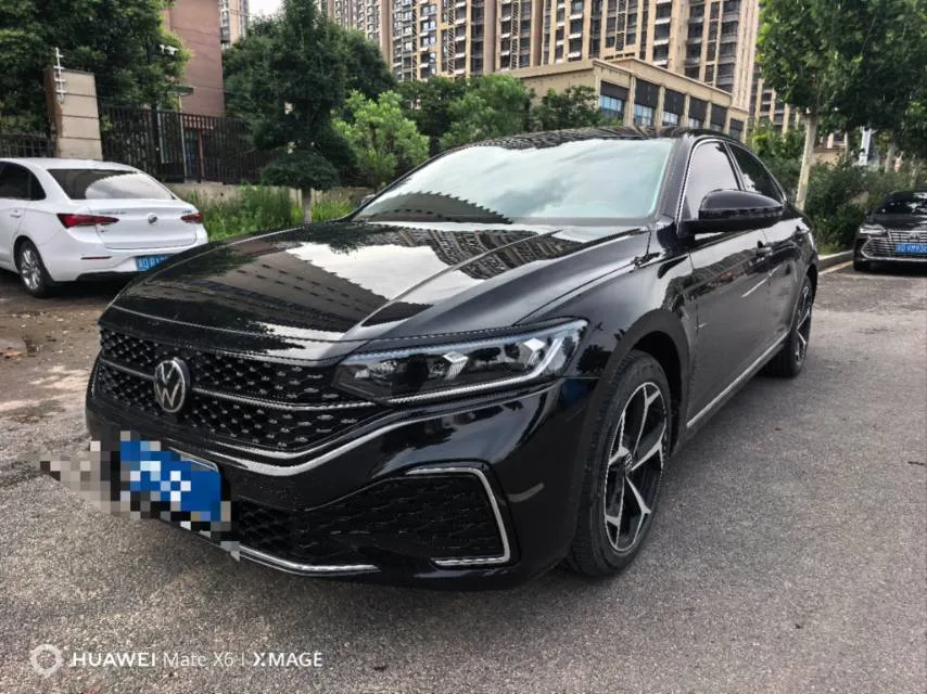 Volkswagen 2025 Passat 2.0TSI 330TSI Outstanding Edition Starry Sky Elite Version Automatic Transmission