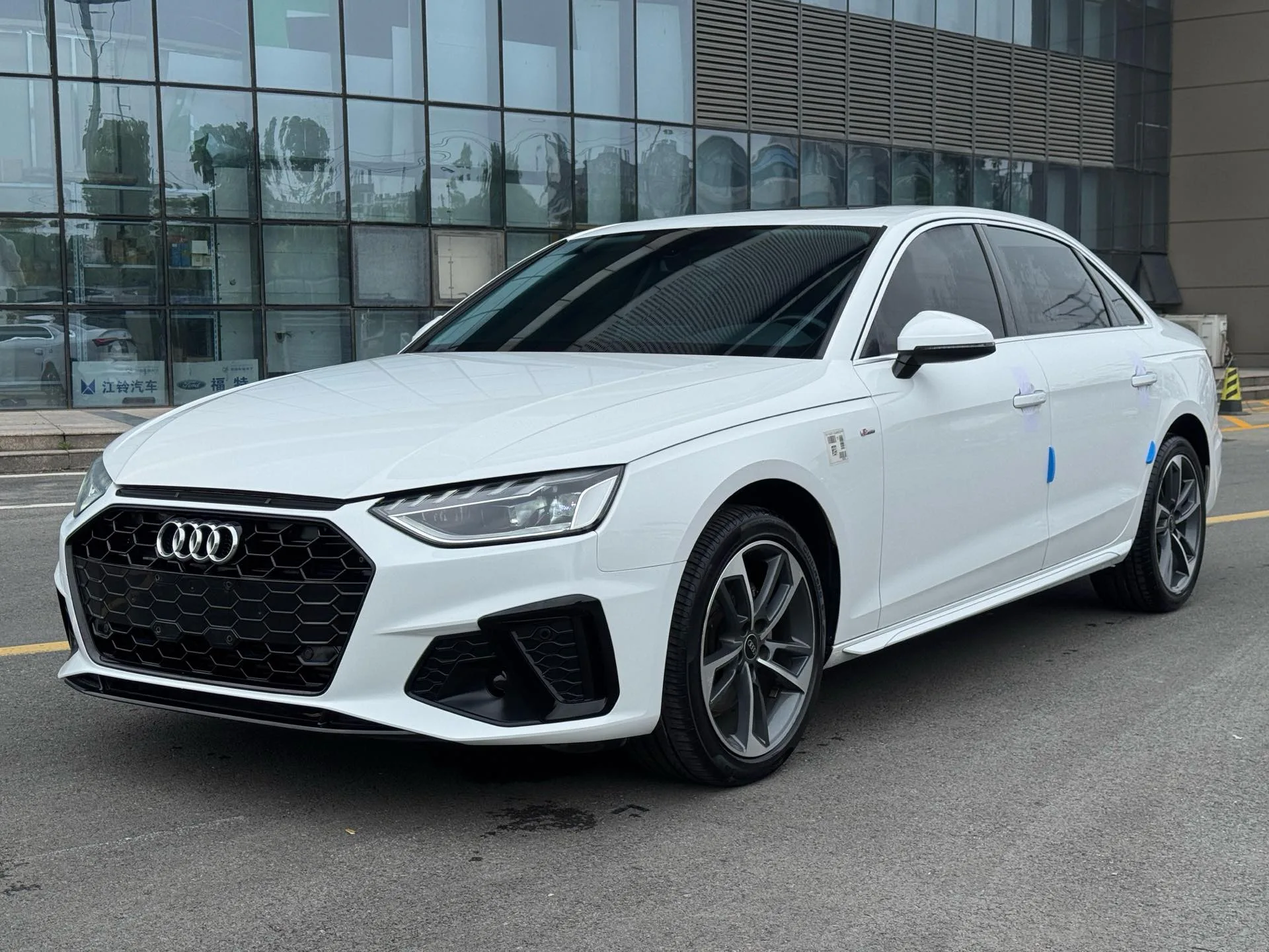 Audi A4L 2022 40 TFSI Fashion Dynamic Edition