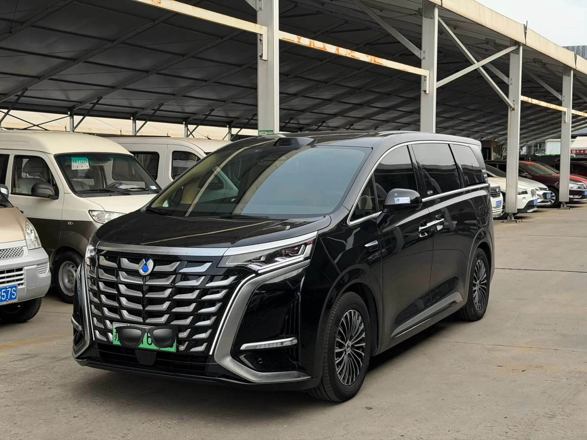 Dongfeng 2025 Model Year Dongfeng D9 DM-i 1.5T CVT Smart Driving Edition 1020 AWD Premium Model, Automatic Transmission
