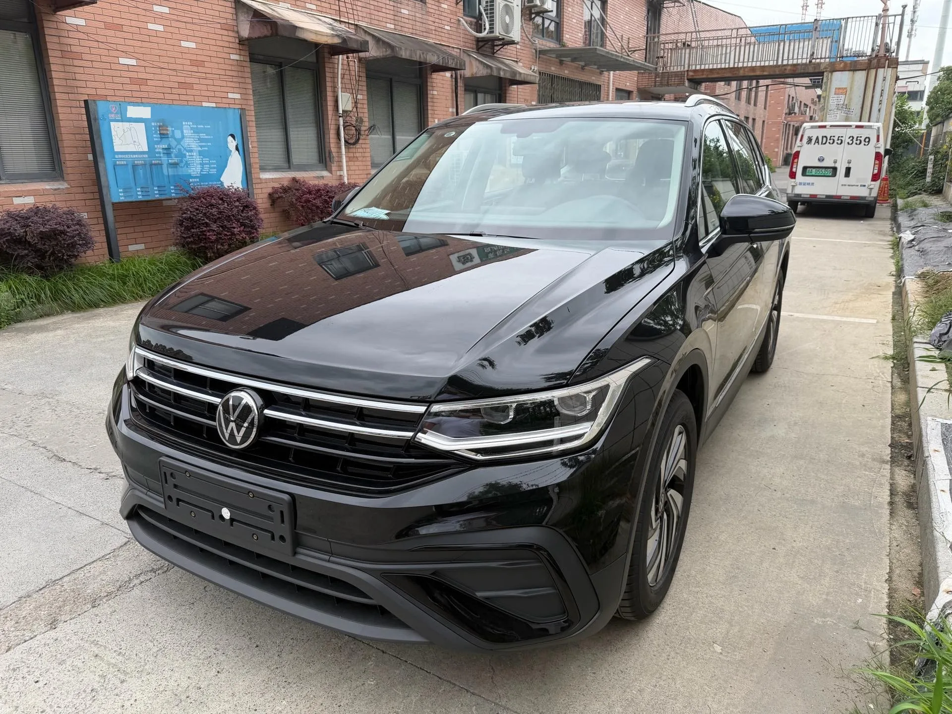 Volkswagen 2024 Tiguan L 1.5TSI 300TSI 2WD Dragon Edition Automatic