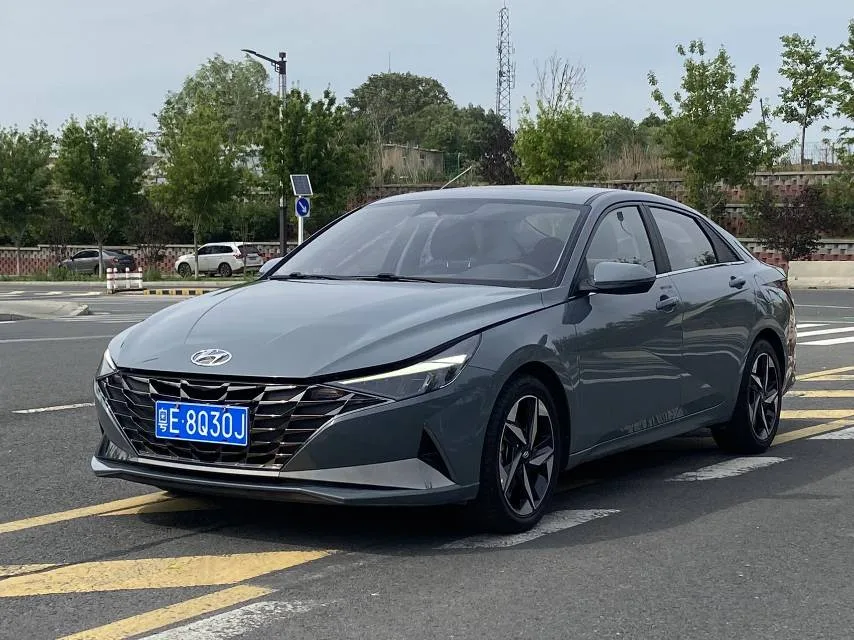 Hyundai Elantra 2021 1.5L CVT LUX Premium Edition