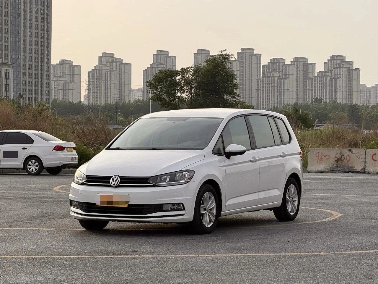 2018 Volkswagen Touran L 280TSI DSG Style Edition, 7-Seater, National VI