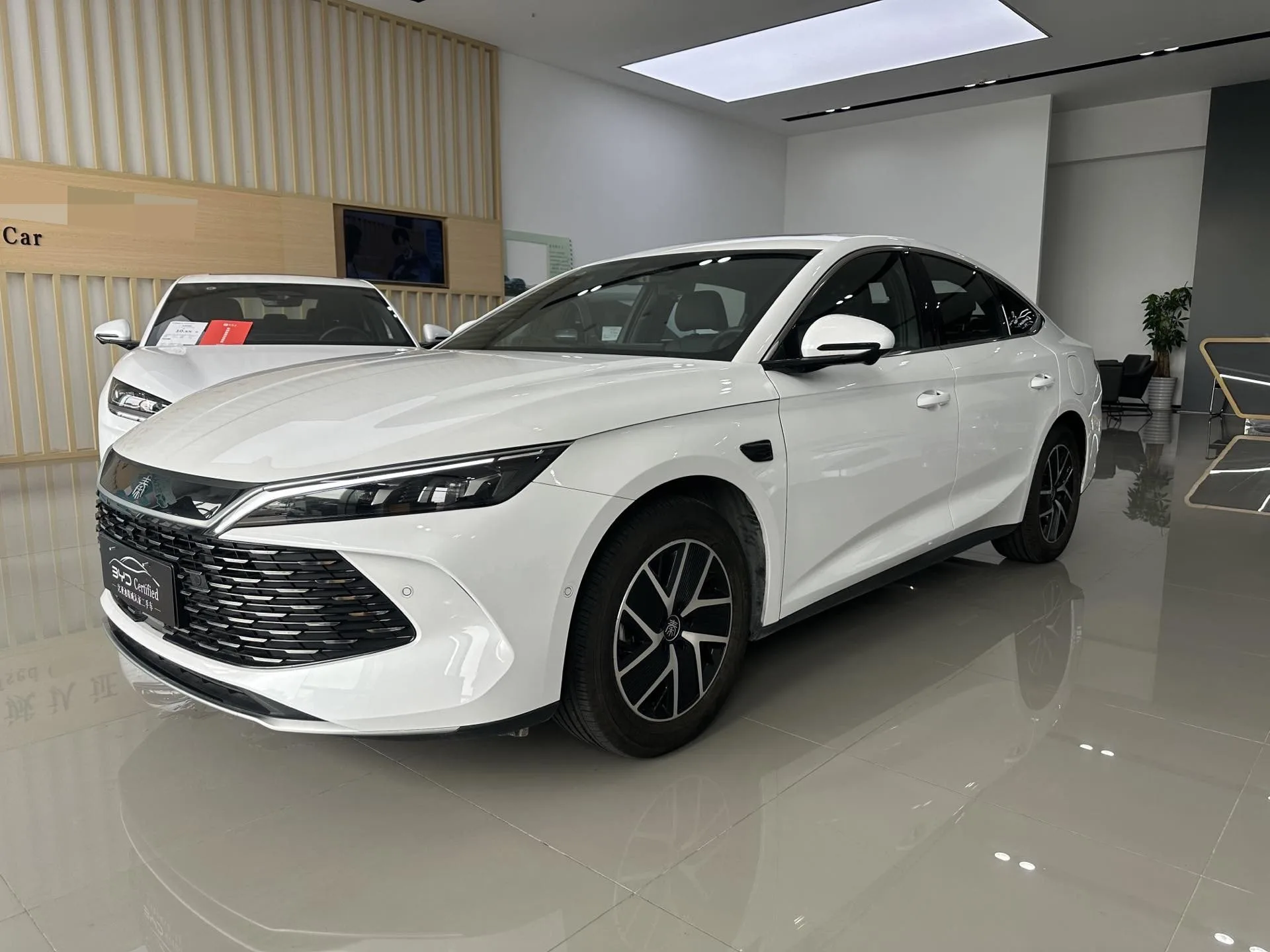 BYD 2025 Qin L DM-i 1.5 CVT Intelligent Driving Edition 120KM Leading Model, Automatic Transmission
