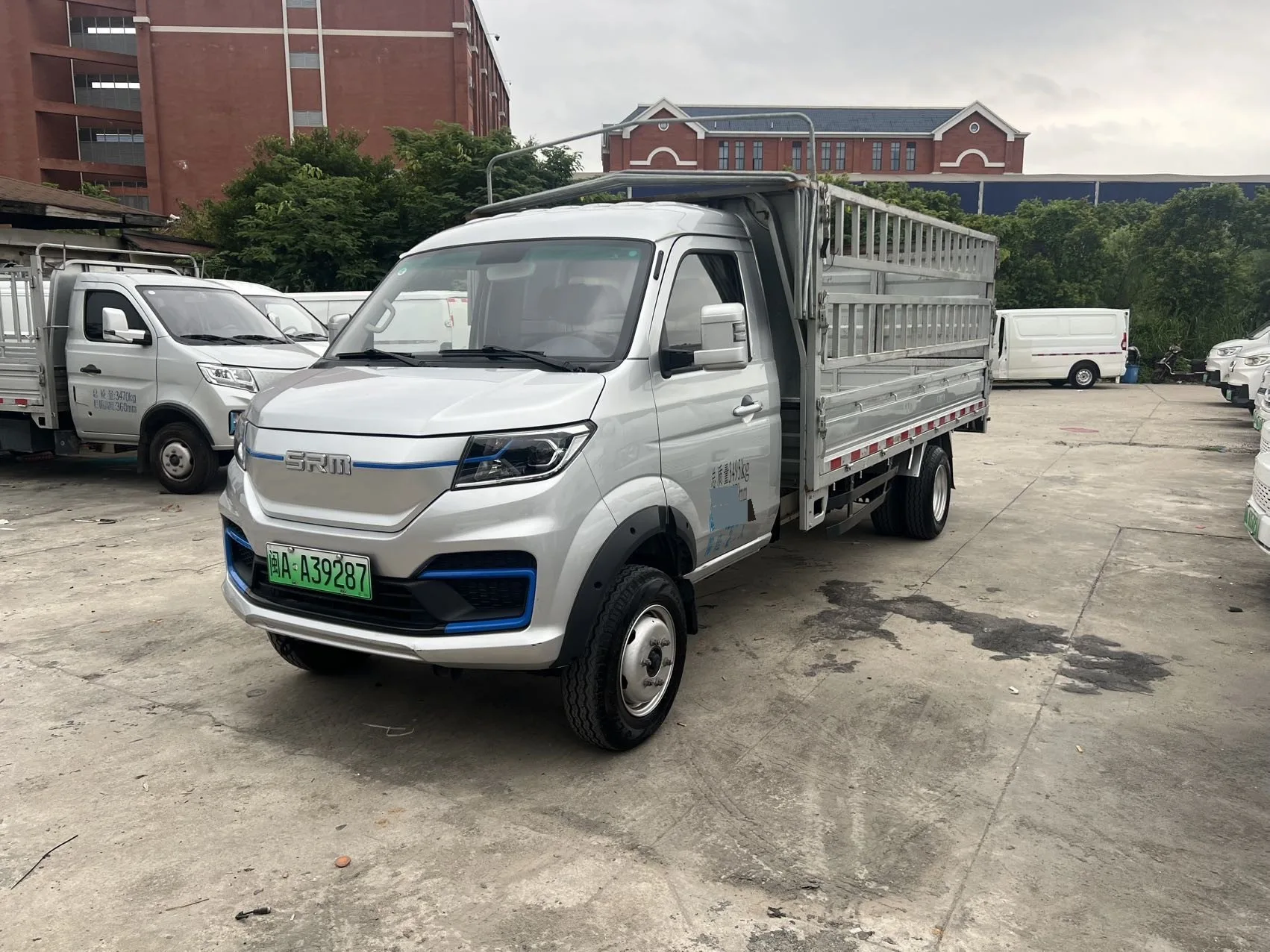 Xinyuan 2024 T5L EV 3.5T 3.8-meter Single-Cab All-Electric Box Truck 70.47 kWh Automatic Transmission