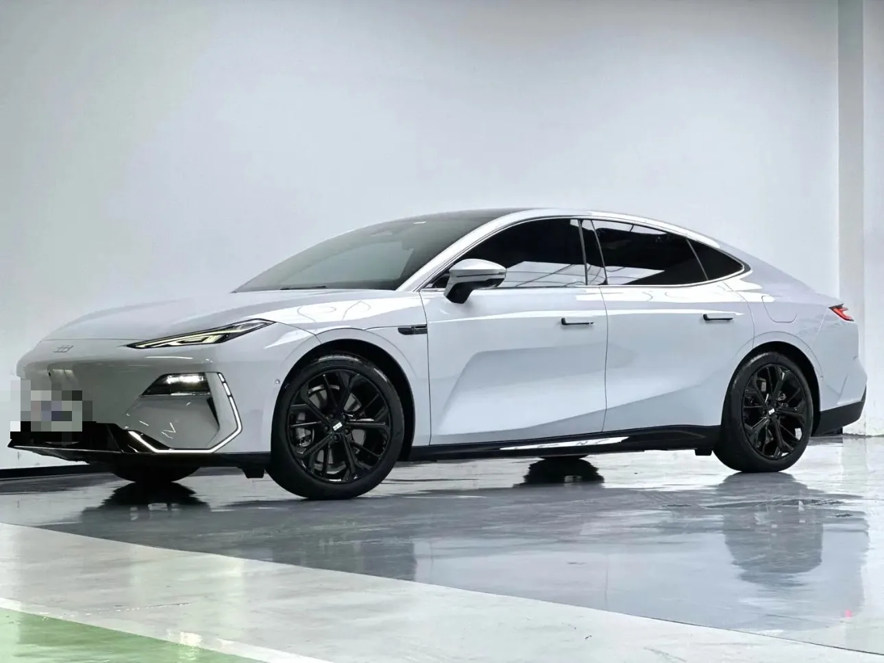 Geely Galaxy 2025 E8 700km Long-Range Intelligent Driving Edition Automatic