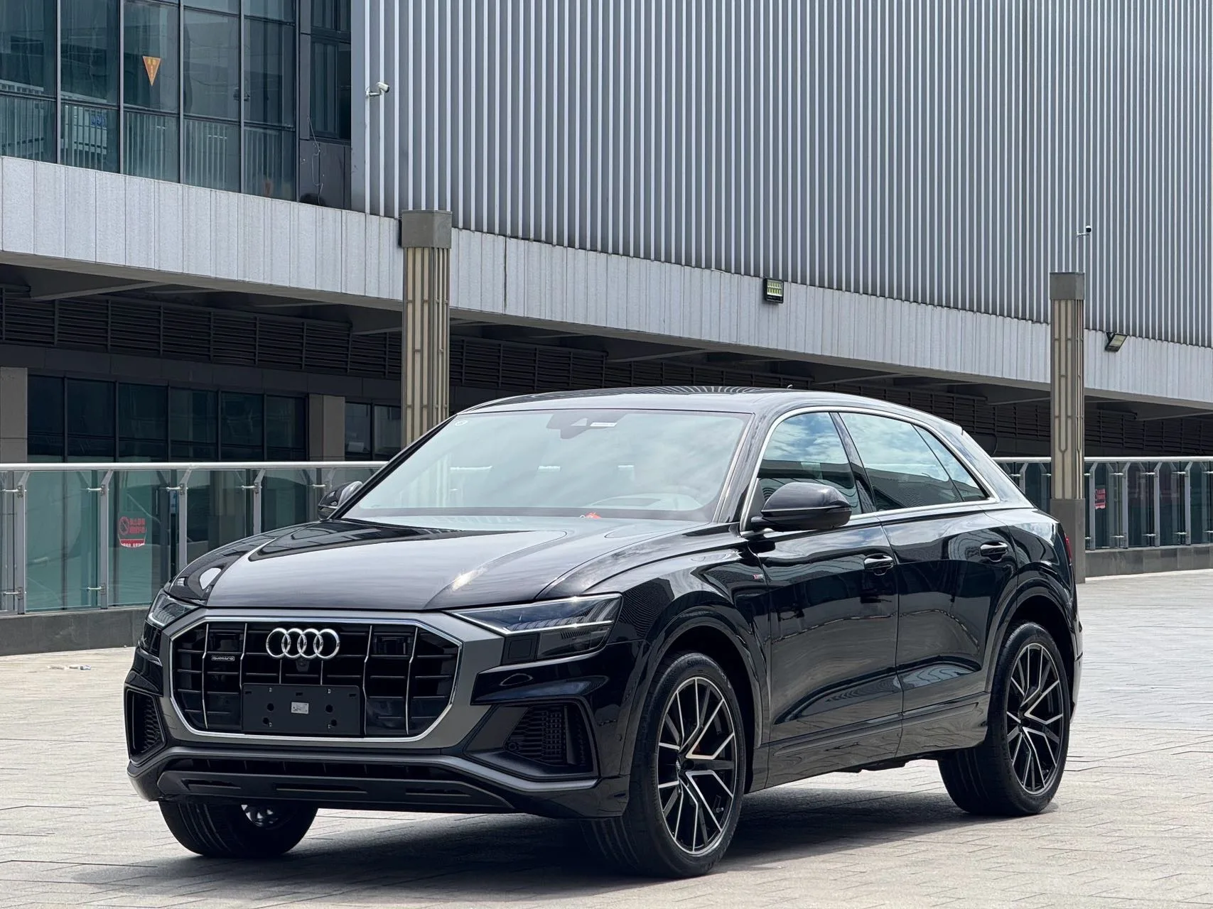 2022 Audi Q8 55 TFSI Sportline