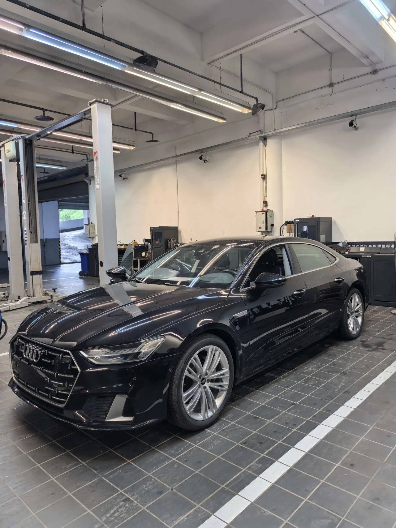2025 Audi A7L 2.0 TFSI 45 TFSI Quattro Luxury Edition, Automatic Transmission