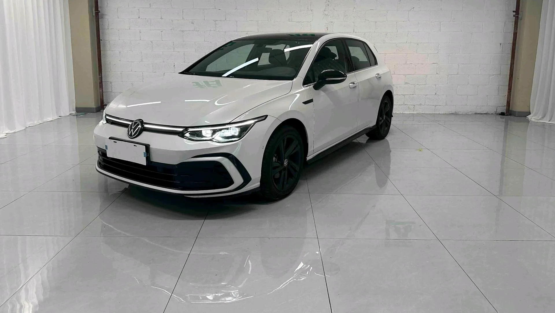 Volkswagen 2023 Golf 8 R-Line 1.4TSI 280TSI Lite Automatic