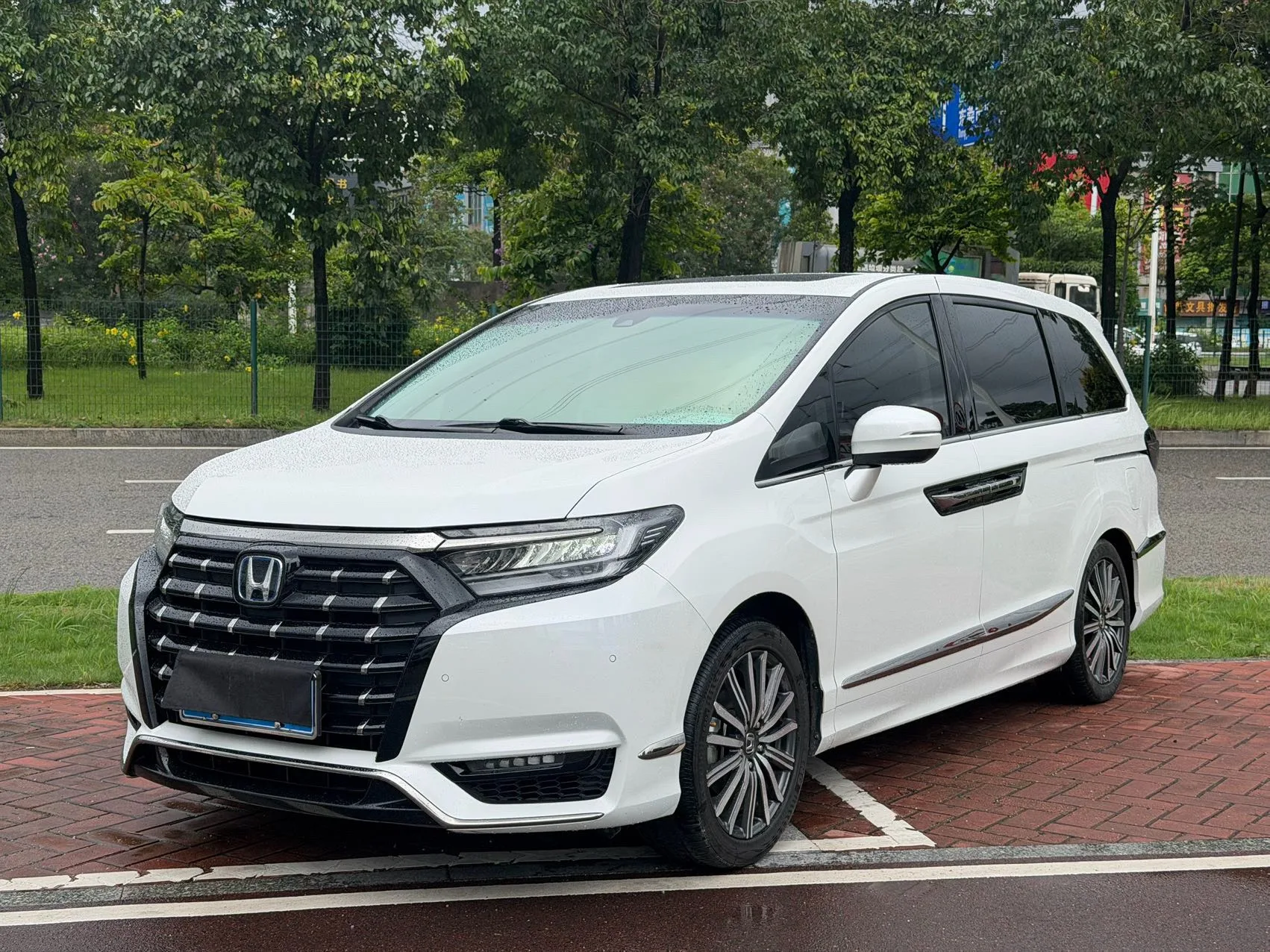 Elysion 2022 2.0L e:HEV Luxury Edition