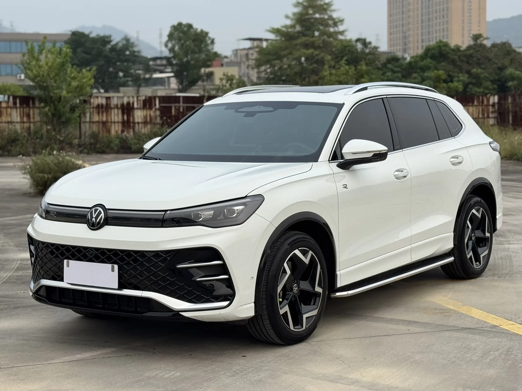 Volkswagen 2024 Tiguan L PRO 2.0TSI 330TSI 2WD R-Line Smart Edition Automatic