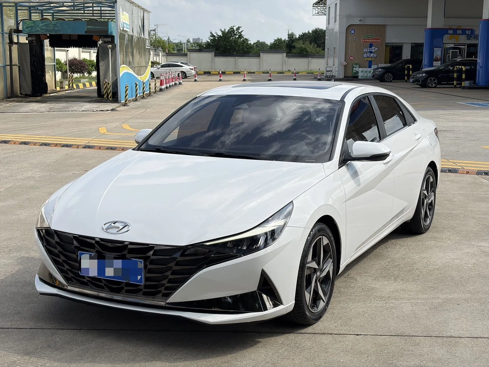 Hyundai Elantra 2021 1.5L CVT LUX Premium Edition