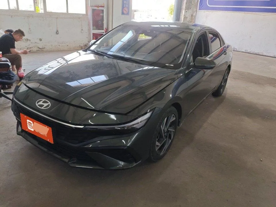 Hyundai Elantra 2023 1.5L CVT LUX Premium Edition