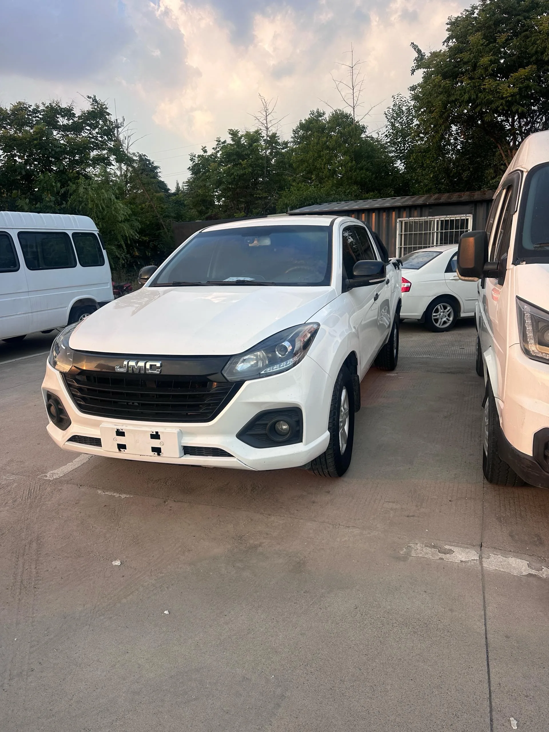 JMC 2020 Baodian 2.5T 2WD Premium Edition (Standard Wheelbase), Manual Transmission