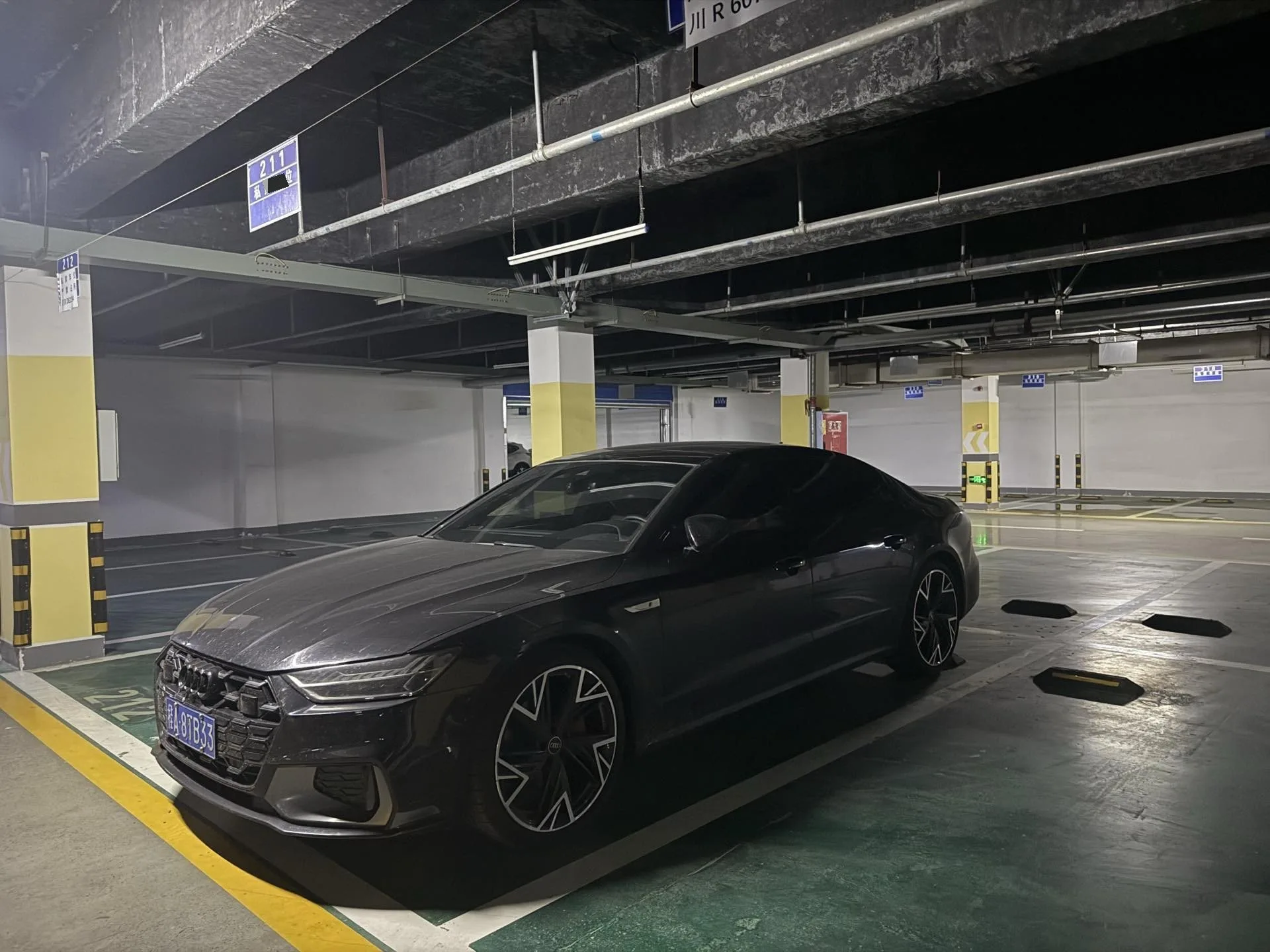 Audi 2024 A7L 2.0TFSI 45TFSI Quattro Black Knight Edition Automatic