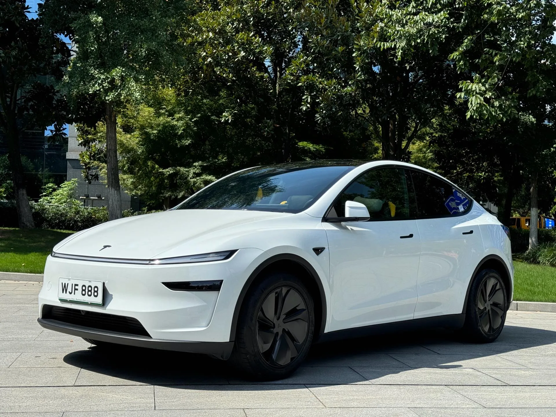 Tesla 2026 Model Y Long Range Rear-Wheel Drive (Facelift) Automatic