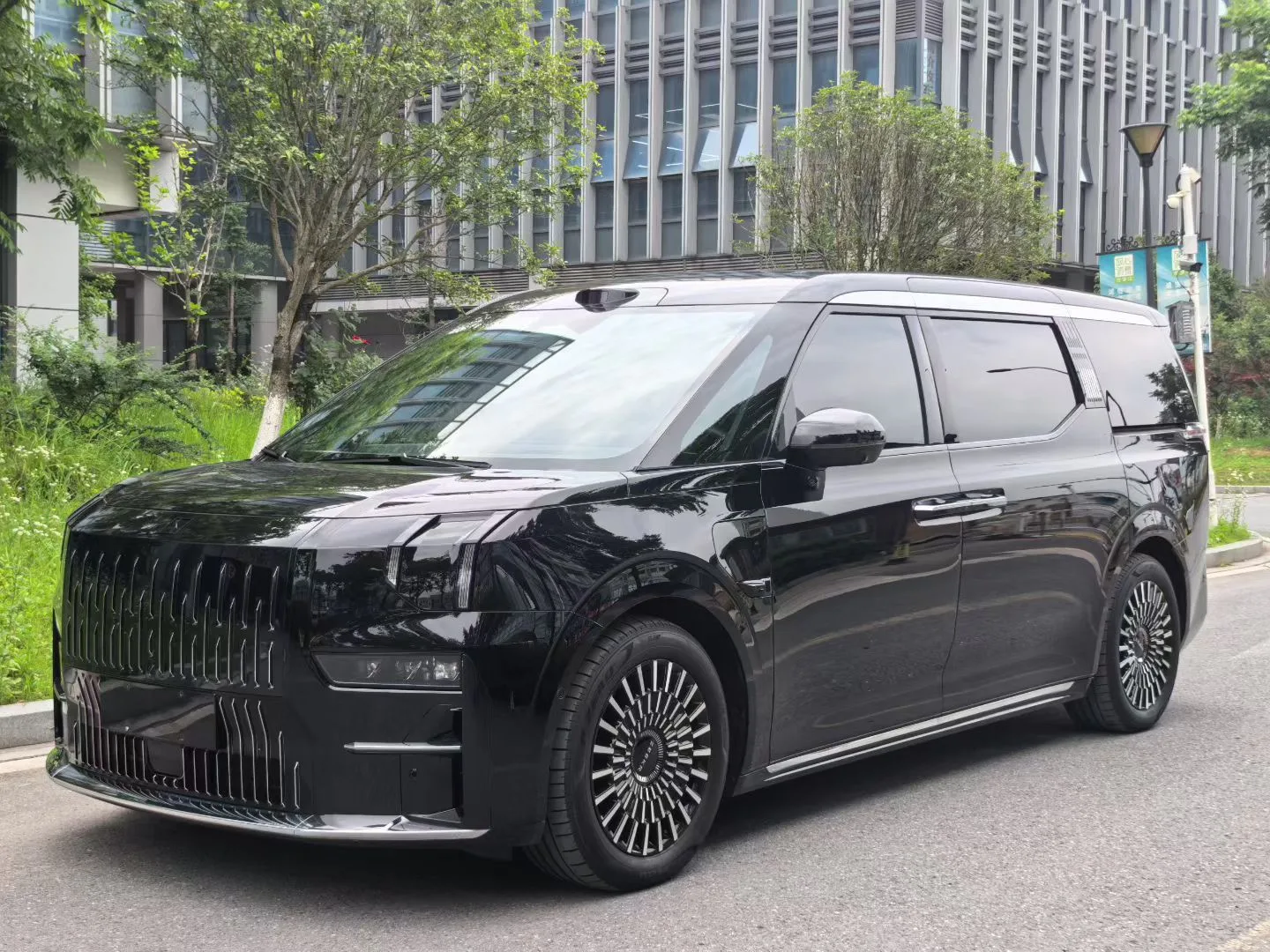 2024 Jike 009 Six-Seat Executive Edition AWD 108kWh Automatic