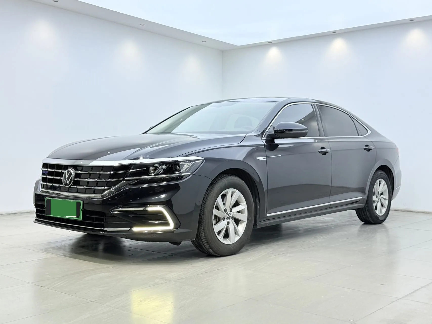 2022 Volkswagen Passat 430PHEV Hybrid Business Edition
