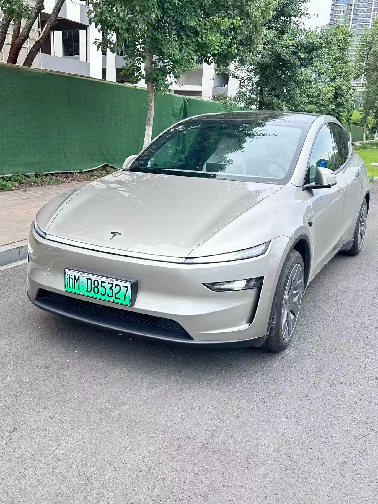 Tesla 2025 Model Y L Long Range All-Wheel Drive Automatic