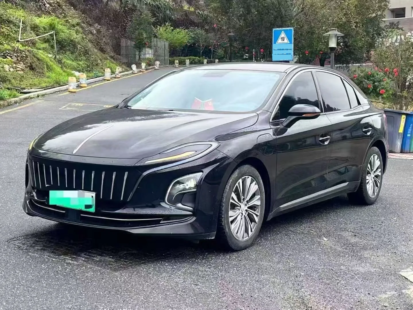 Hongqi E-QM5 2022 Model, 431km Charging Enjoyment Edition