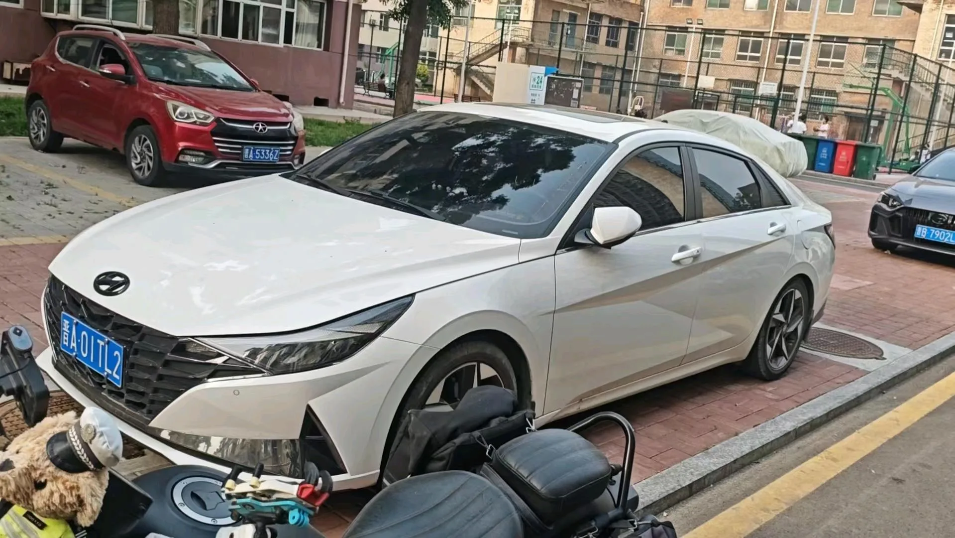 Hyundai Elantra 2022 1.5L CVT LUX Premium Edition