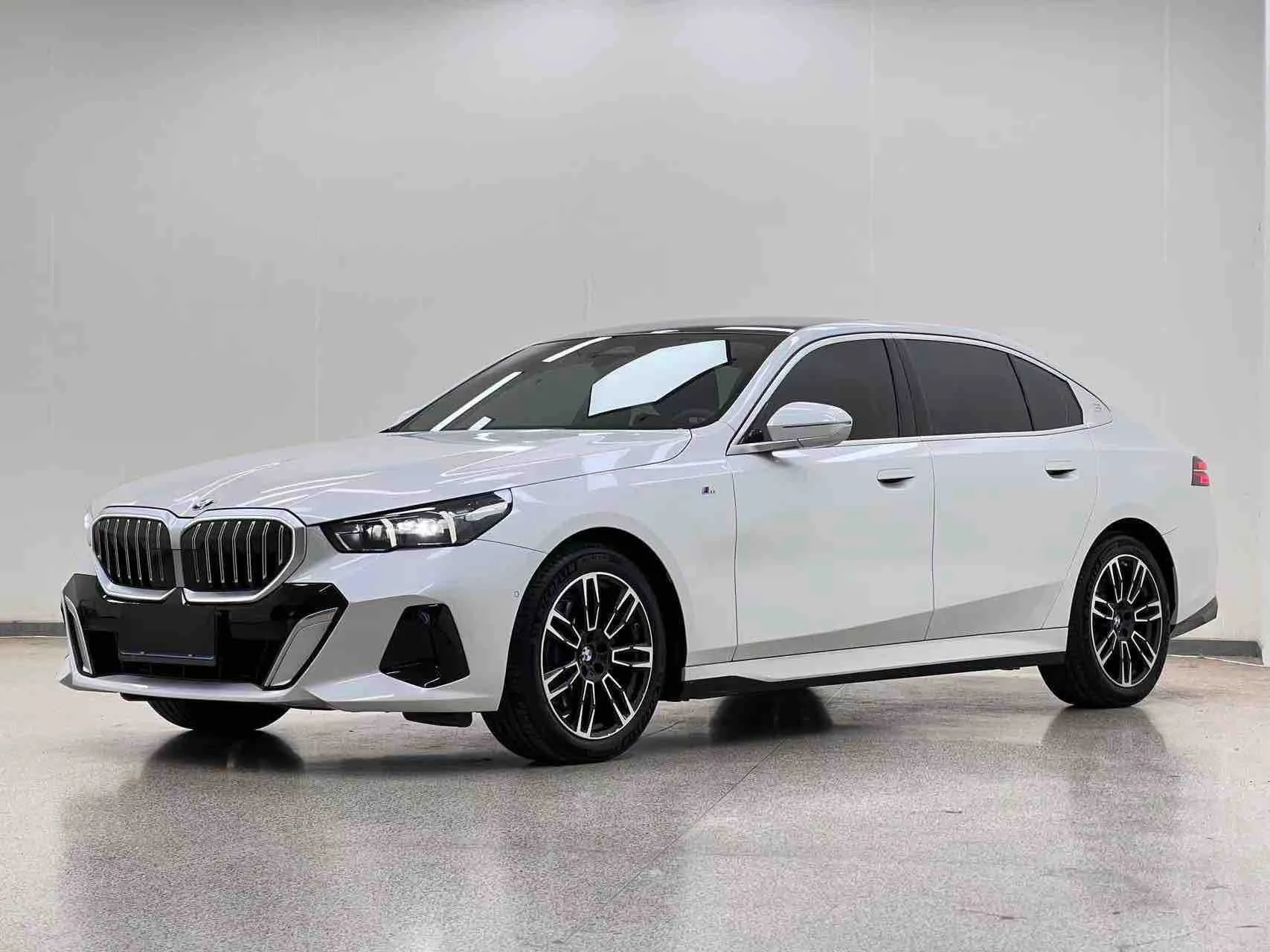 2024 BMW 5 Series 525Li 2.0T M Sport Package Automatic