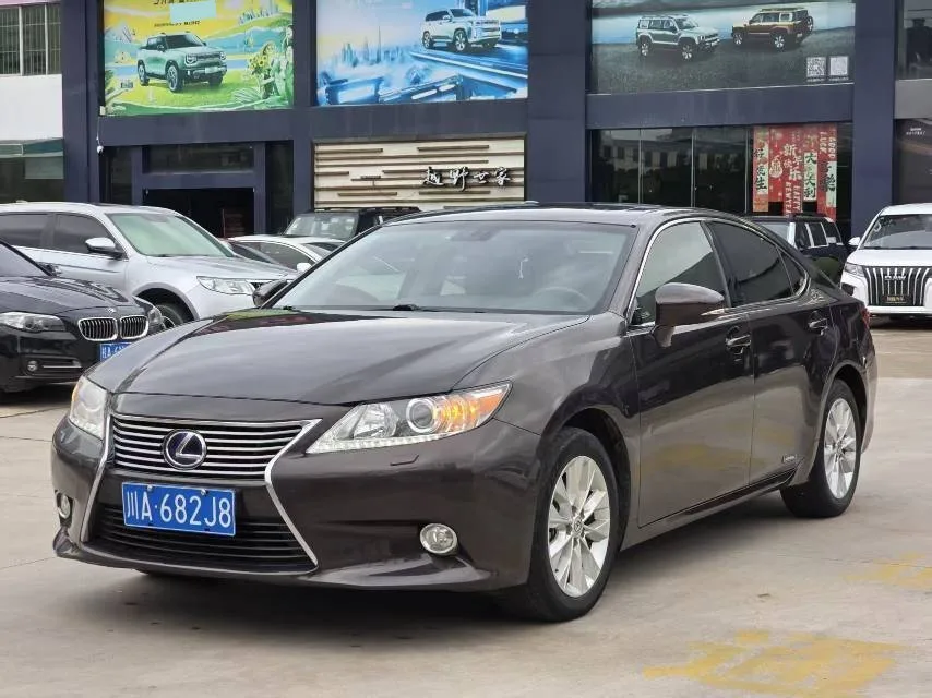 2013 Lexus ES 300h Elite