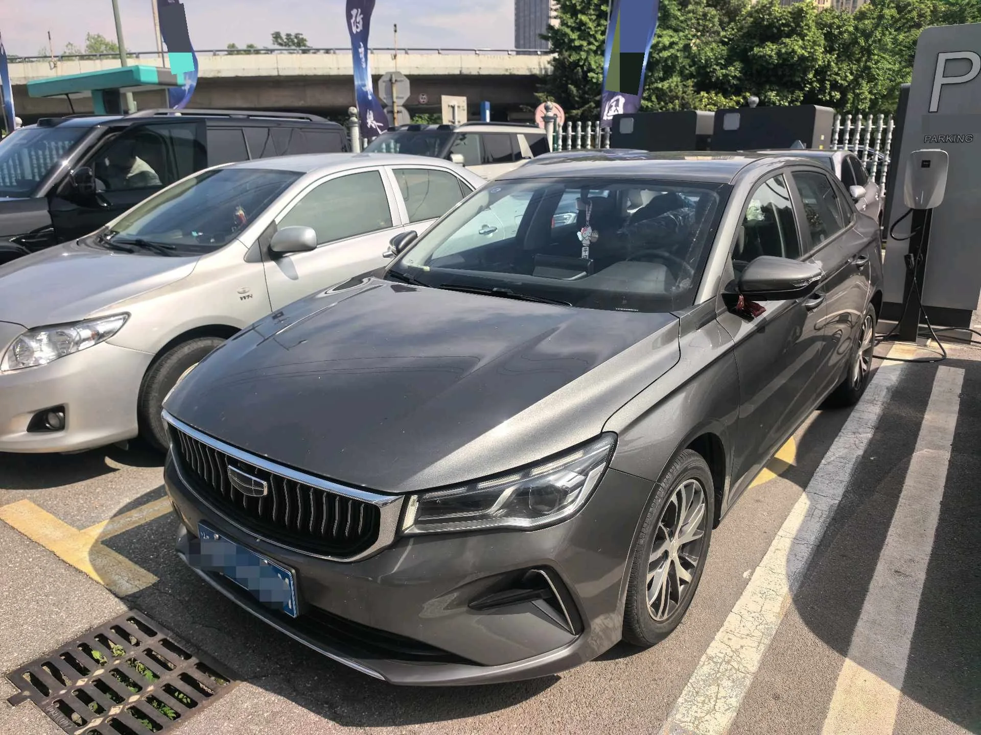 Geely Emgrand 2022 4th Generation 1.5L CVT Luxury Edition