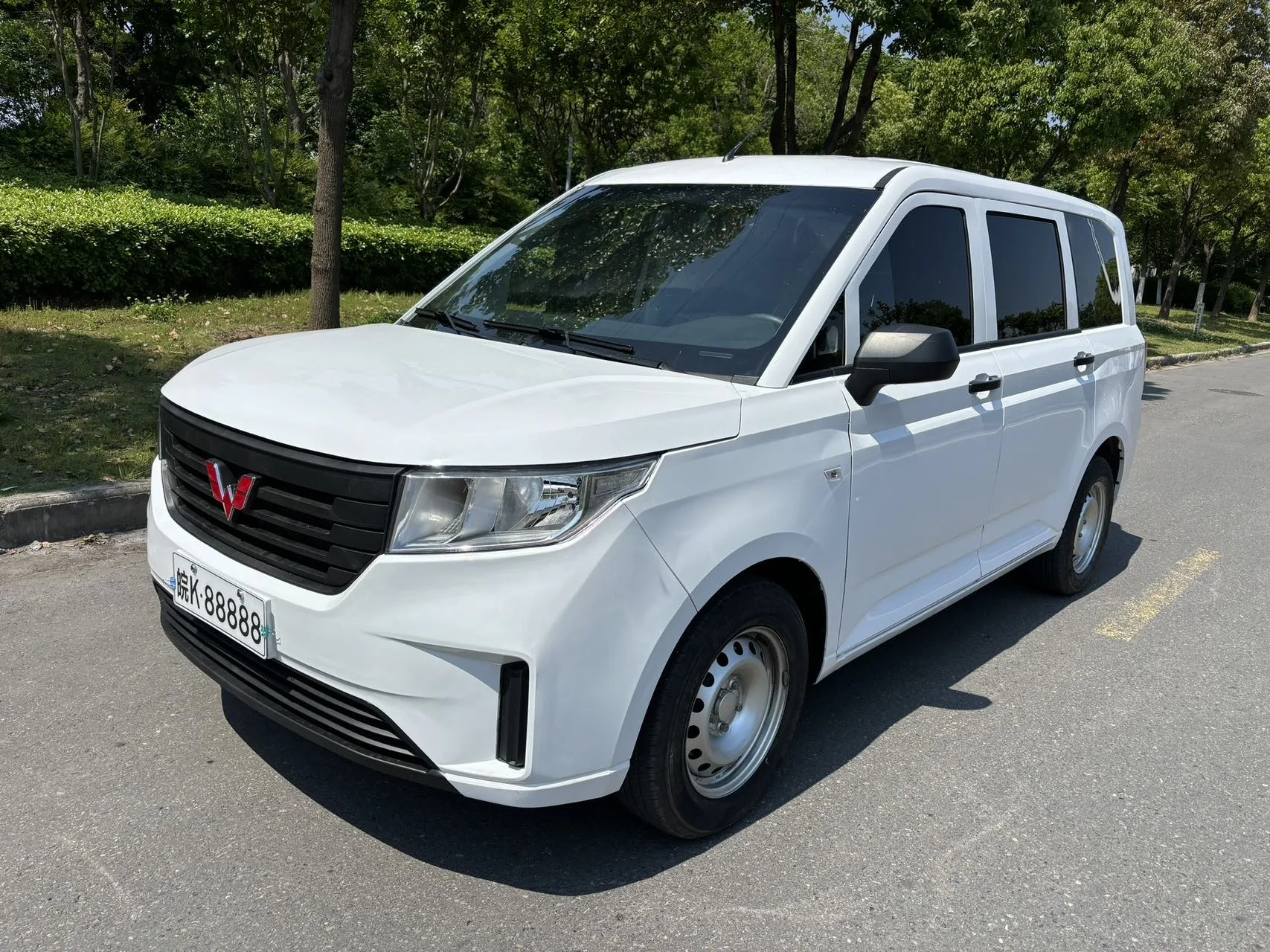 Wuling 2021 Hongguang PLUS 1.5 Commercial Edition Standard 7-Seater Manual Transmission