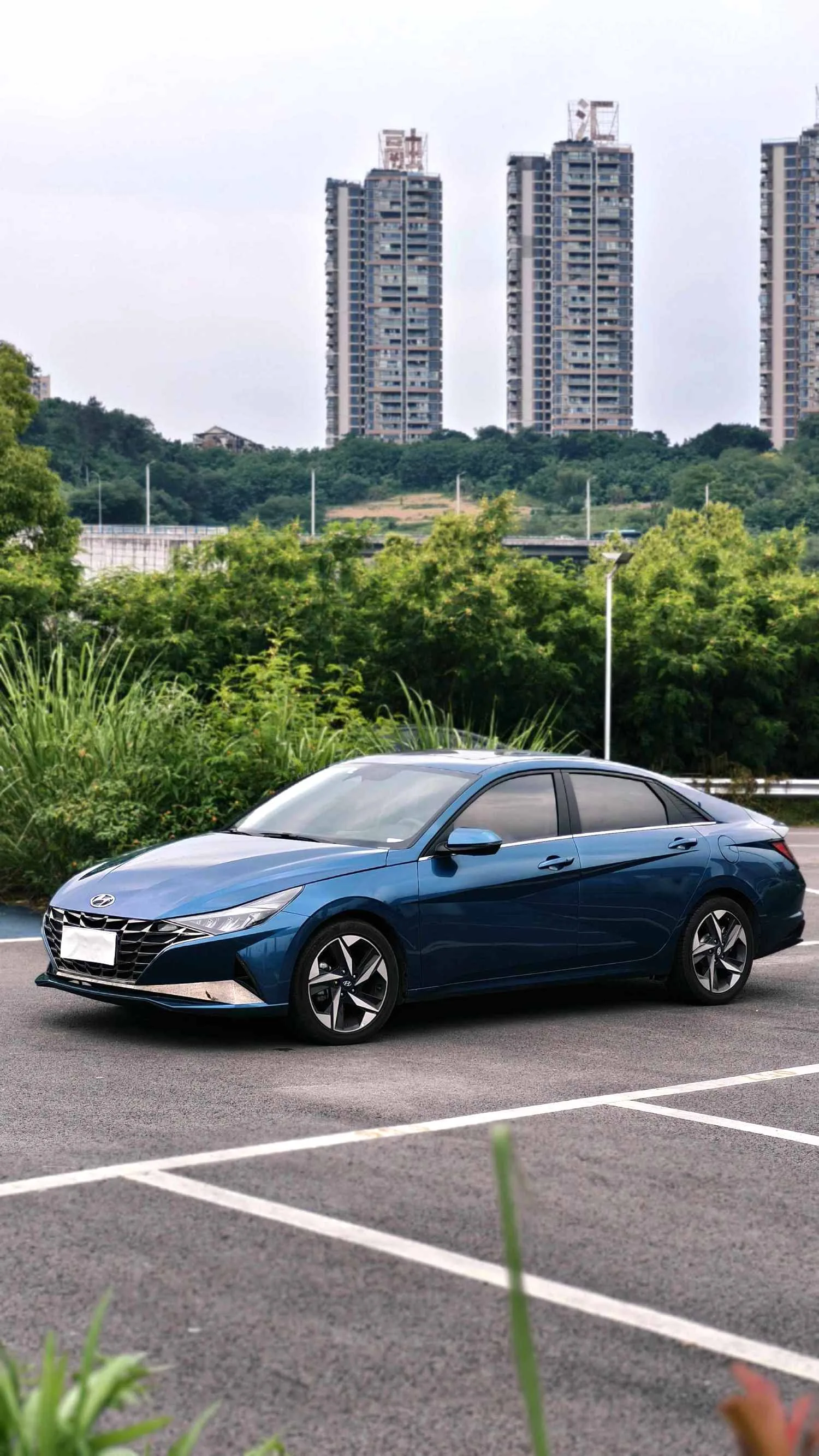 Hyundai Elantra 2022 1.5L CVT LUX Premium Edition
